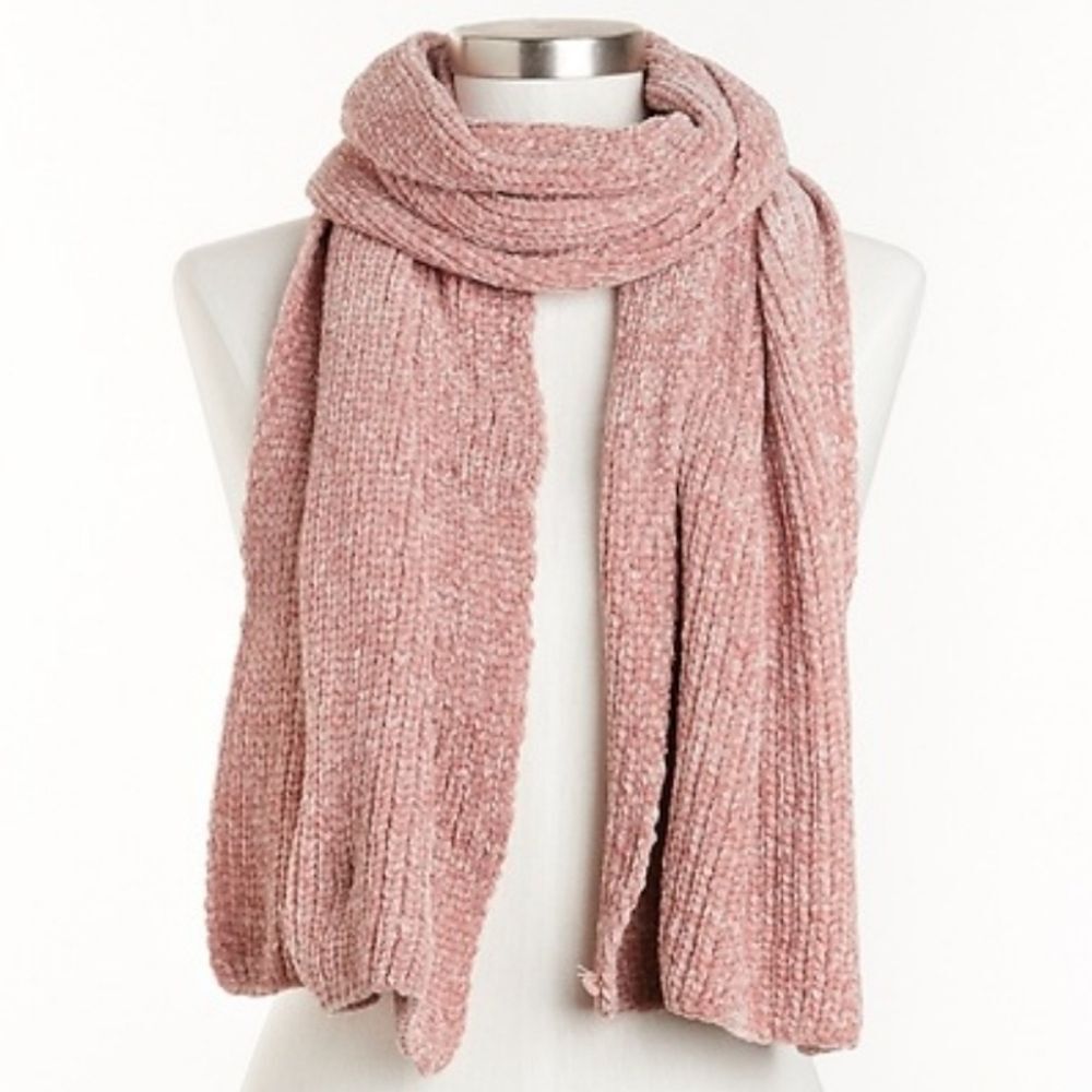 GAP Soft Blush Chenille Knit Scarf